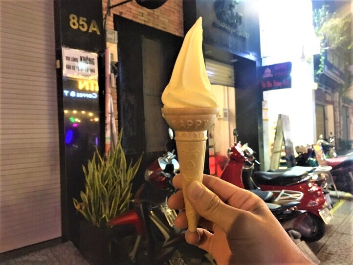 ホーチミンの若者御用達のストリートフード