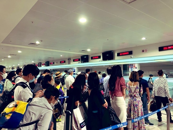 空港でのちょっとしたコツ(入国審査やタクシーの乗り方)、安くて早くできるPCR検査について
