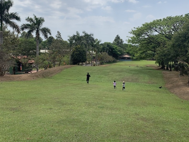 ホーチミンから1時間!ダチョウに乗れる公園 にいってみよう〜Vuon Xoai(Mango Garden Resort)〜