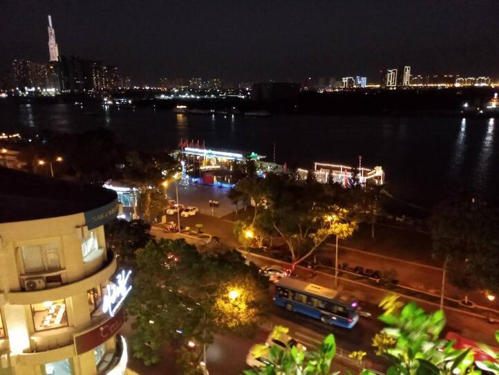 サイゴン川沿いの夜景が綺麗なルーフトップバー~M bar(エムバー)~