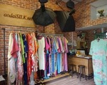 アオザイシルクスタジオ デラックスパック2(アオザイ3枚スタジオ撮影、ヘアメイク付き、アオザイレンタル)