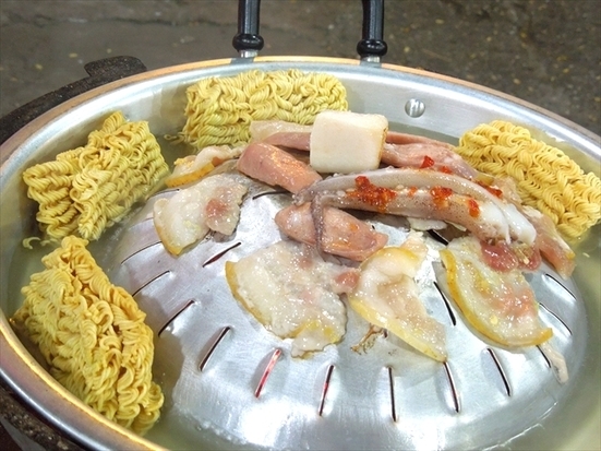 ラウヌンタイランLau Nuong Thai Lan